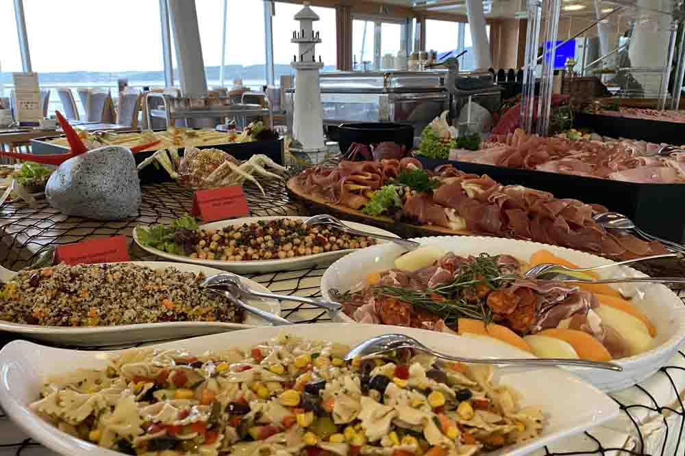 Buffet an Bord von MS Brombachseee